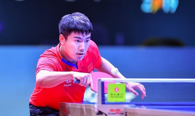 以左脚内切 以左脚内切