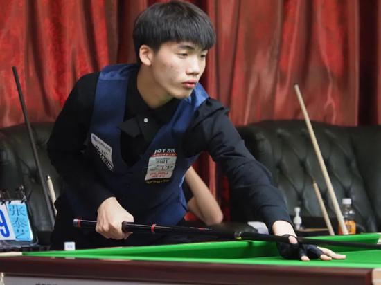 LPL夏季赛：FPX问题连连，季后赛能稳吗？